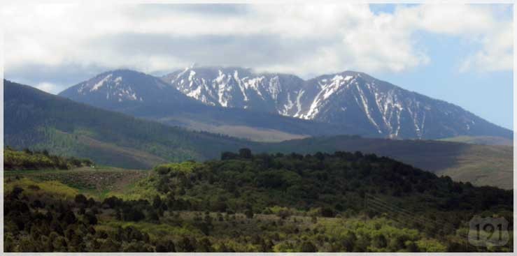US191_meadow_mountains_snow_739x367